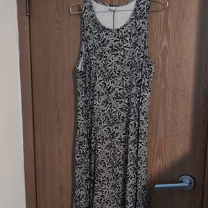 Old Navy Black and White Sleeveless Maxi Sundress